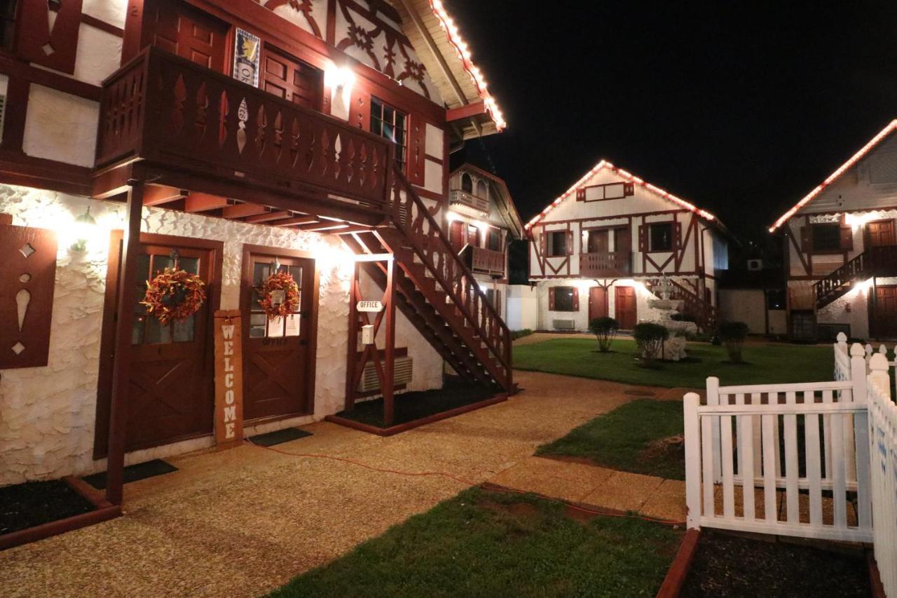 הלן Alpine Village Inn מראה חיצוני תמונה