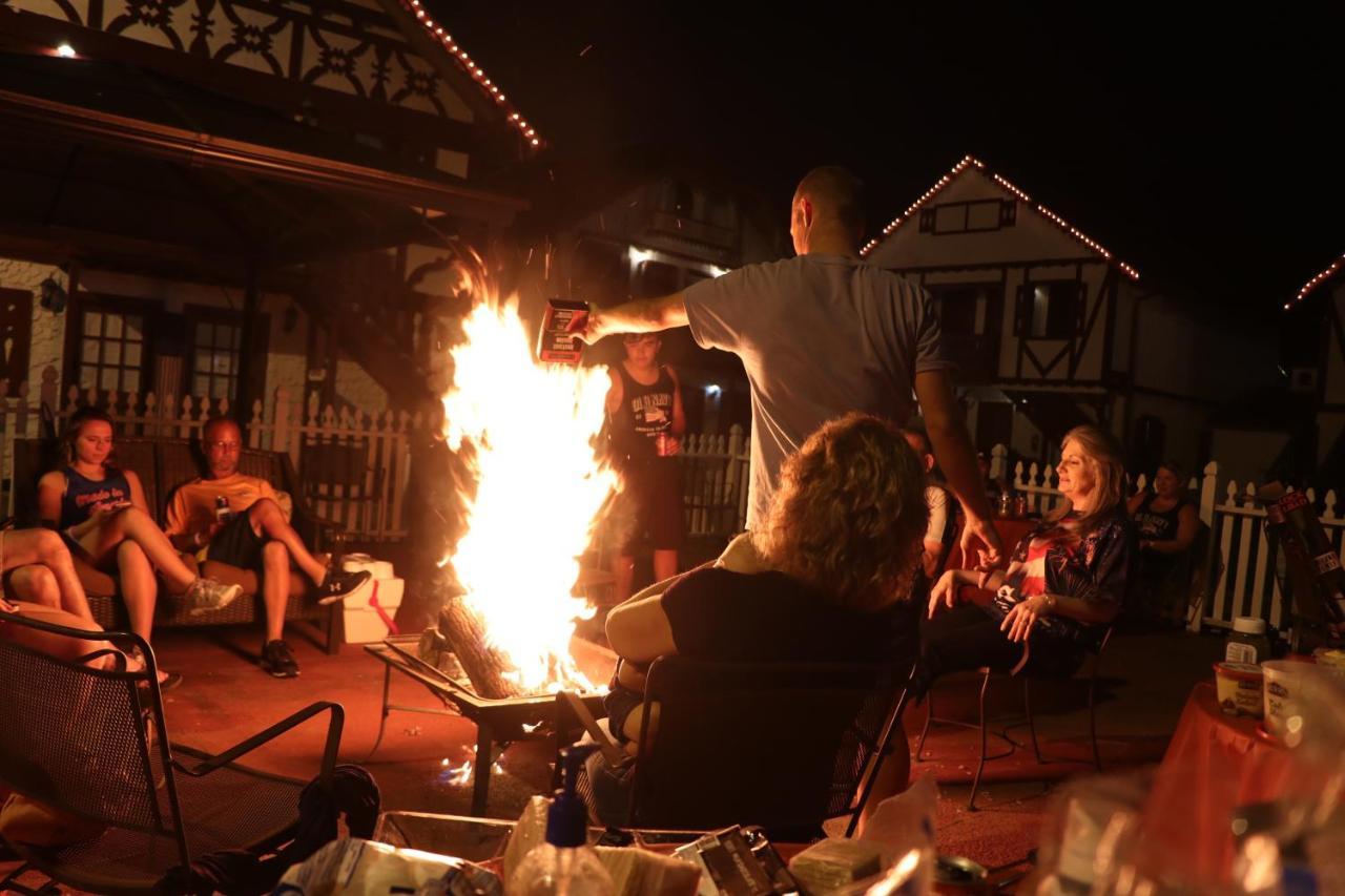 הלן Alpine Village Inn מראה חיצוני תמונה