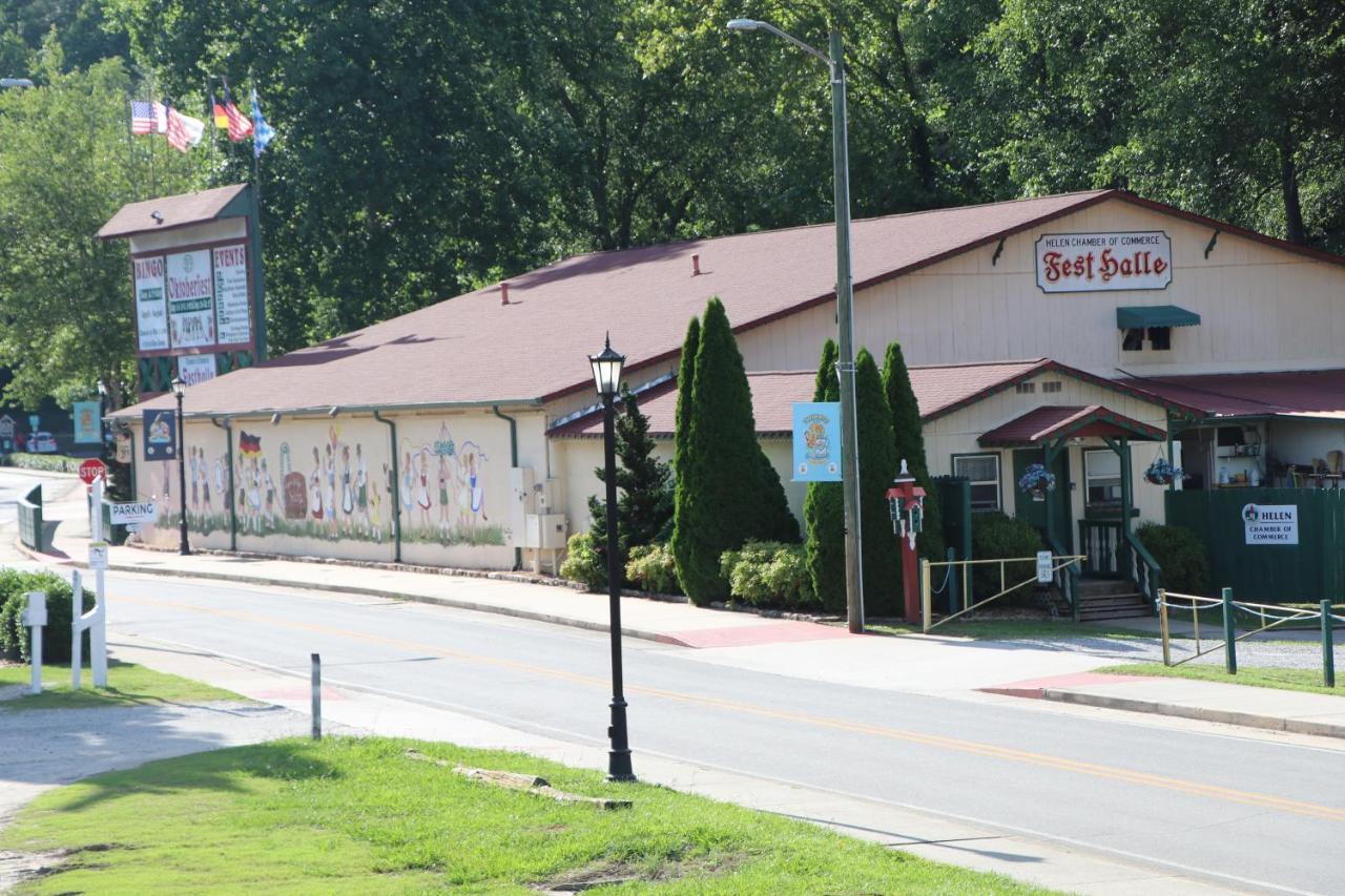 הלן Alpine Village Inn מראה חיצוני תמונה
